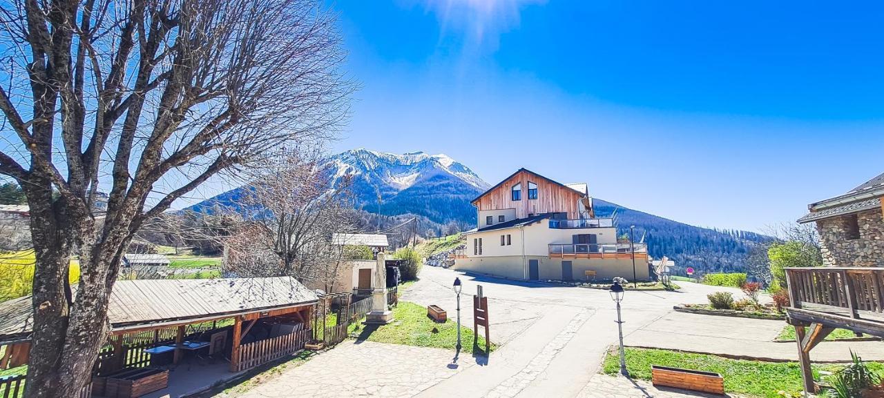 L'Auberge Saint-Vincent-les-Forts Εξωτερικό φωτογραφία